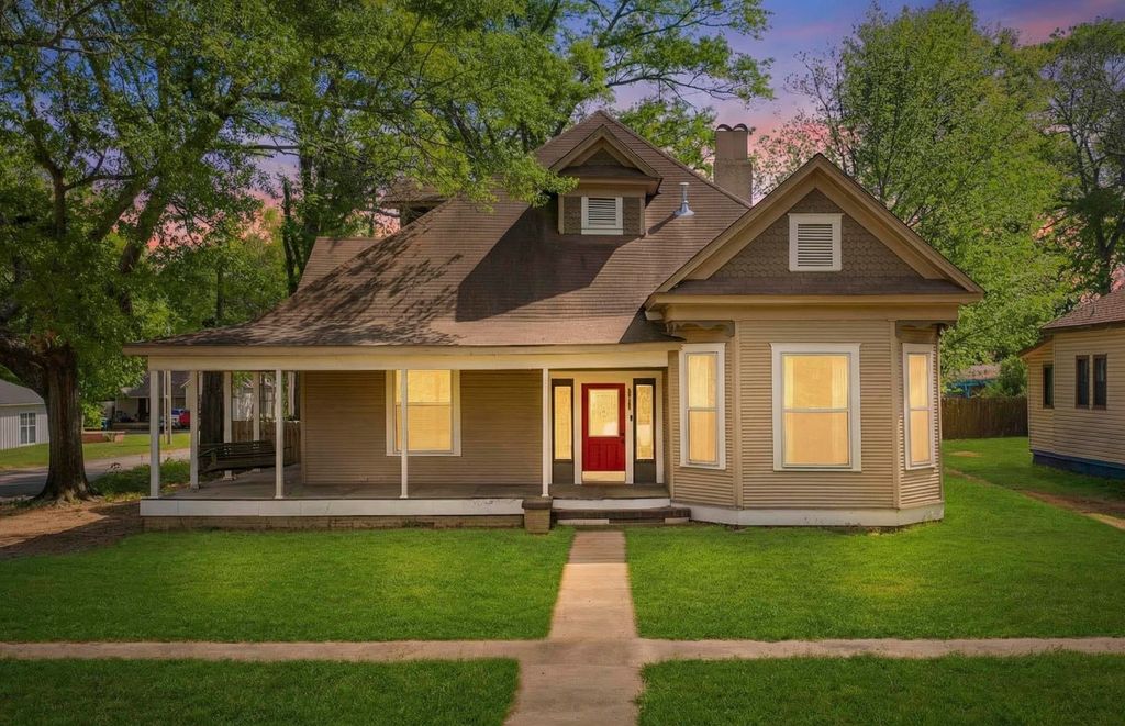 1306 E Fannin St., Marshall, TX 75670
