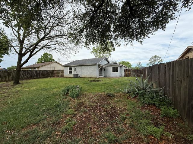 5503 Creek Valley Drive, Arlington, TX 76018