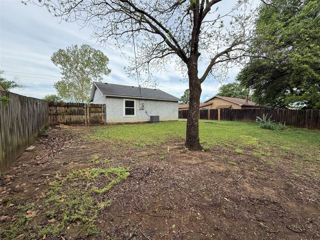 5503 Creek Valley Drive, Arlington, TX 76018