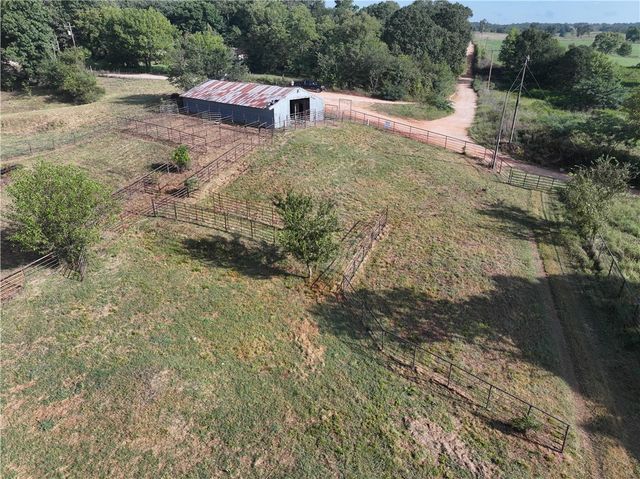 13150 S Pleasant Valley Road, Gentry, AR 72734