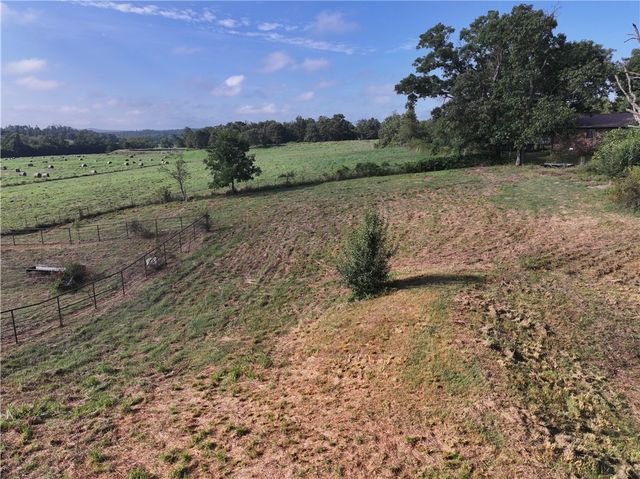 13150 S Pleasant Valley Road, Gentry, AR 72734