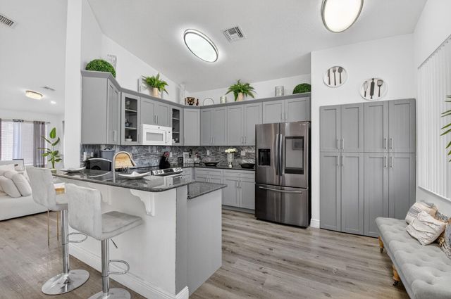 1023 Fairfax Cir, Boynton Beach, FL 33436