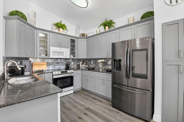 1023 Fairfax Cir, Boynton Beach, FL 33436