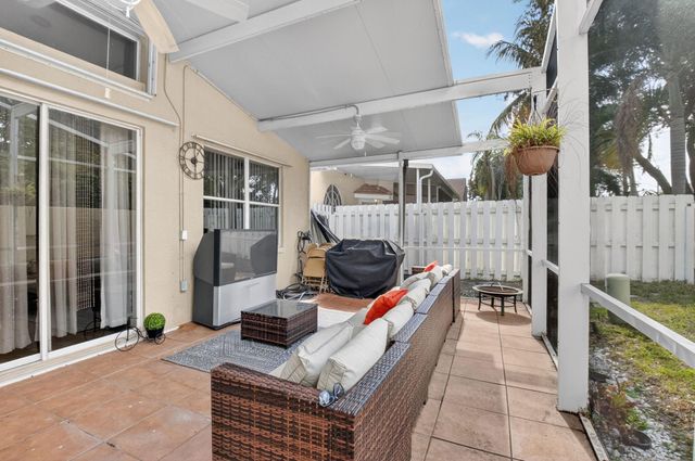 1023 Fairfax Cir, Boynton Beach, FL 33436