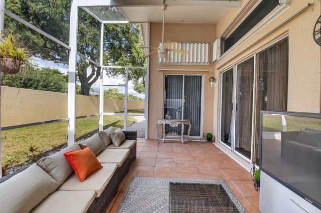 1023 Fairfax Cir, Boynton Beach, FL 33436