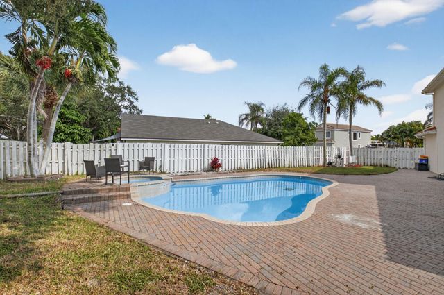 1023 Fairfax Cir, Boynton Beach, FL 33436