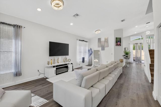 1023 Fairfax Cir, Boynton Beach, FL 33436