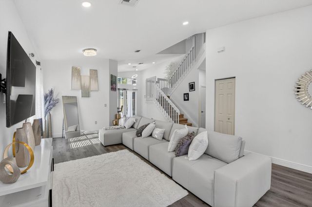 1023 Fairfax Cir, Boynton Beach, FL 33436