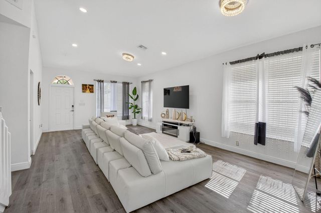 1023 Fairfax Cir, Boynton Beach, FL 33436