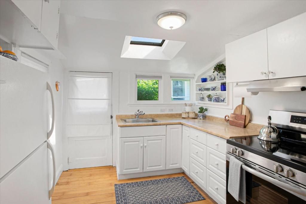 Image 12 of property listing at Stacia Street, Los Gatos, CA 95030