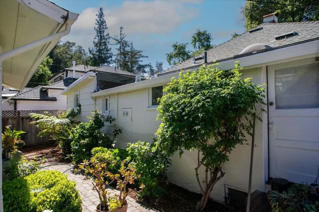 Image 8 of property listing at Stacia Street, Los Gatos, CA 95030