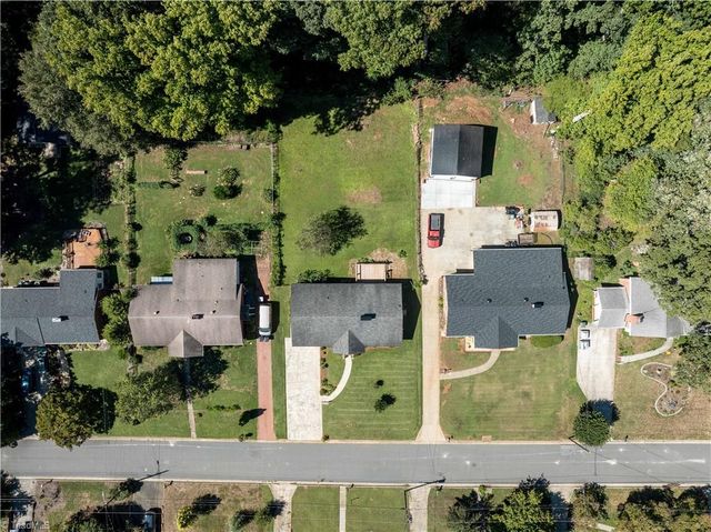 2634 Weymoth Road, Winston-salem, NC 27103