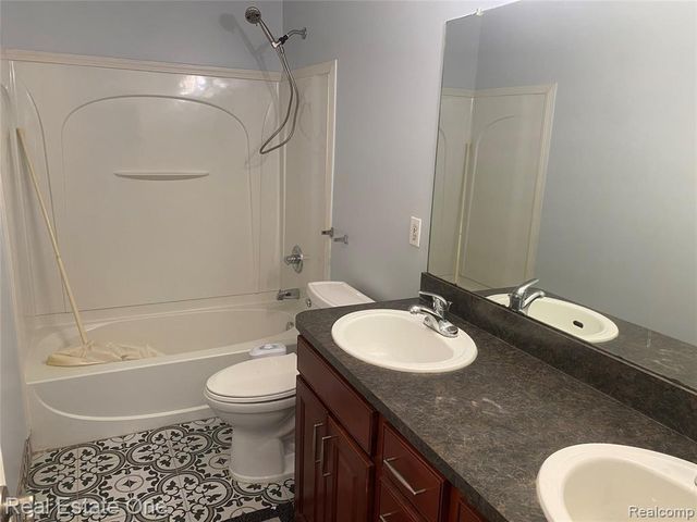 39206 Silverthorne Bend, Farmington Hills, MI 48331