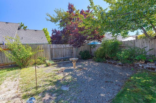 2713 SW Trinity Way, Grants Pass, OR 97527