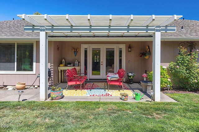 2713 SW Trinity Way, Grants Pass, OR 97527
