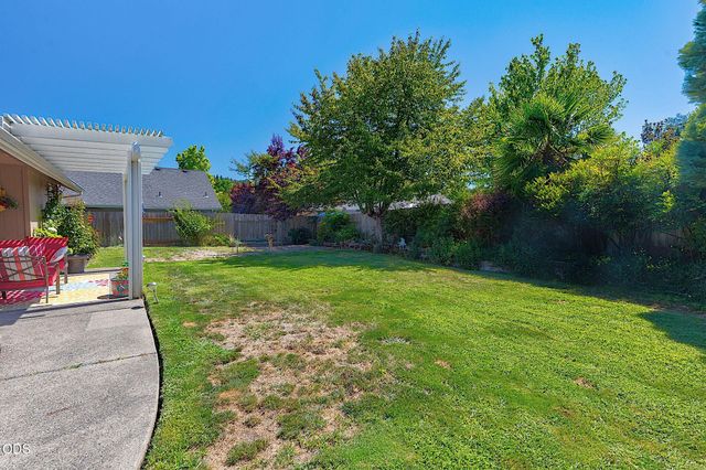 2713 SW Trinity Way, Grants Pass, OR 97527