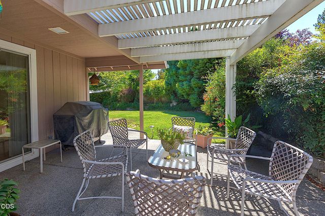 2713 SW Trinity Way, Grants Pass, OR 97527
