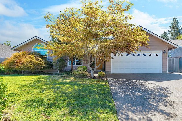 2713 SW Trinity Way, Grants Pass, OR 97527