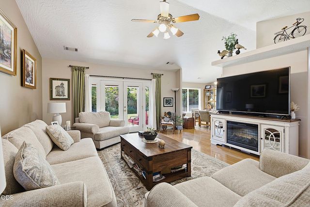 2713 SW Trinity Way, Grants Pass, OR 97527