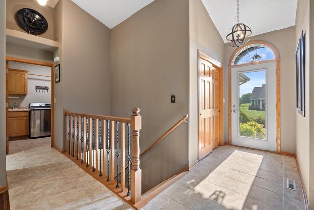 6797 Jamestown DRIVE, West Bend, WI 53090