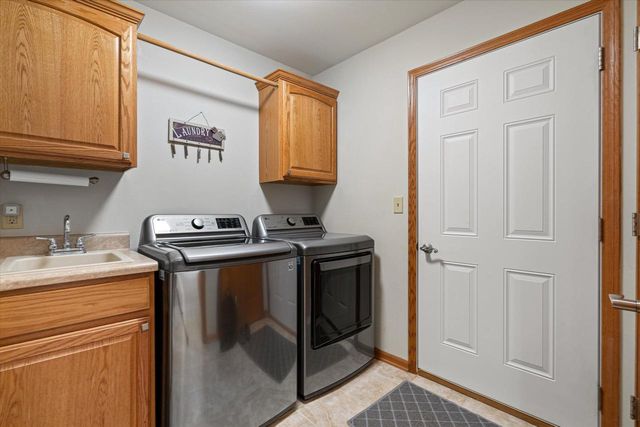 6797 Jamestown DRIVE, West Bend, WI 53090