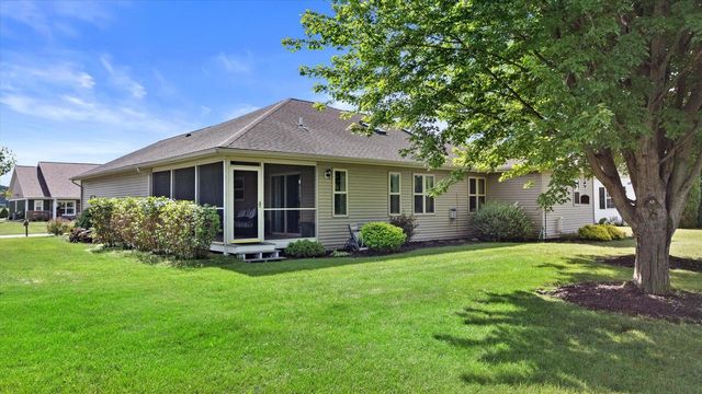 6797 Jamestown DRIVE, West Bend, WI 53090