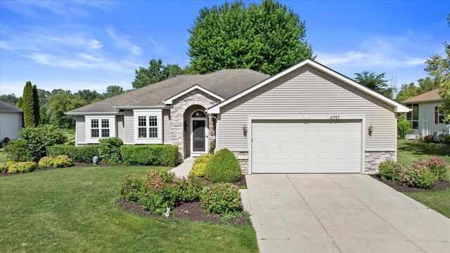 6797 Jamestown DRIVE, West Bend, WI 53090