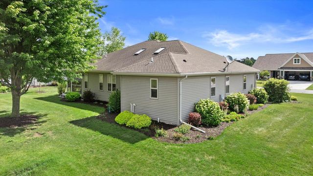 6797 Jamestown DRIVE, West Bend, WI 53090