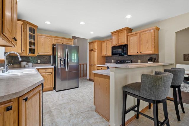 6797 Jamestown DRIVE, West Bend, WI 53090