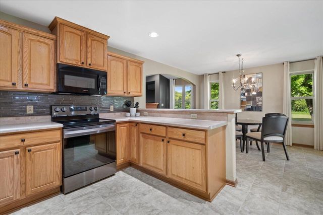 6797 Jamestown DRIVE, West Bend, WI 53090