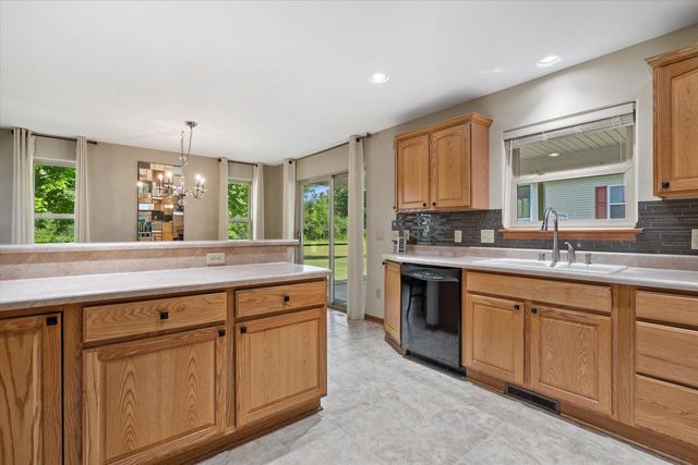 6797 Jamestown DRIVE, West Bend, WI 53090