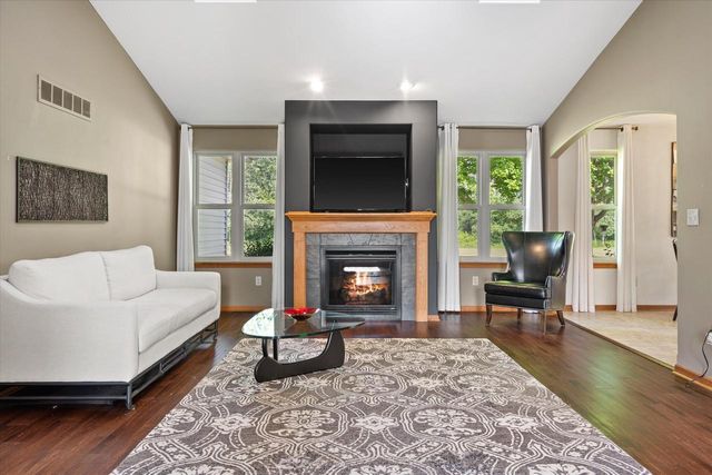 6797 Jamestown DRIVE, West Bend, WI 53090