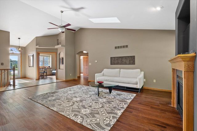 6797 Jamestown DRIVE, West Bend, WI 53090