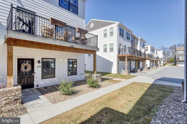 125 HIGH POINTE DR, Hummelstown, PA 17036