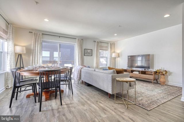 125 HIGH POINTE DR, Hummelstown, PA 17036