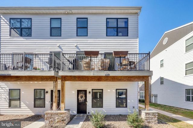 125 HIGH POINTE DR, Hummelstown, PA 17036