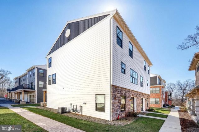 125 HIGH POINTE DR, Hummelstown, PA 17036