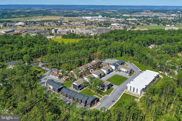 125 HIGH POINTE DR, Hummelstown, PA 17036