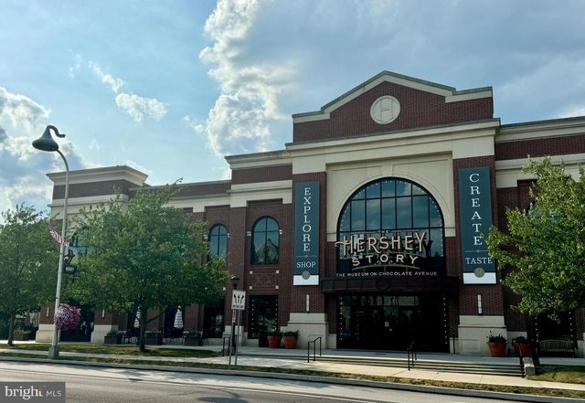 125 HIGH POINTE DR, Hummelstown, PA 17036