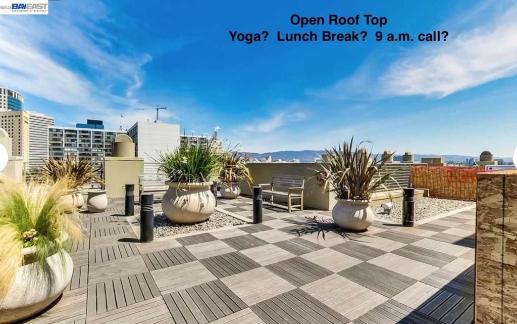 Image 12 of property listing at 423 7Th St 208, Oakland, CA 94607