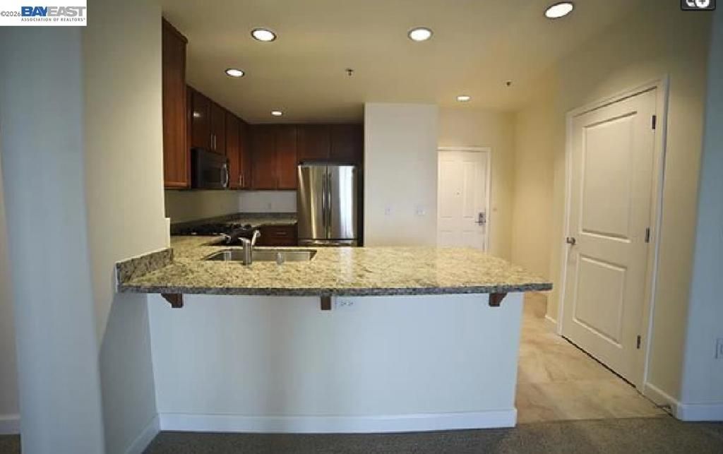 Image 5 of property listing at 423 7Th St 208, Oakland, CA 94607