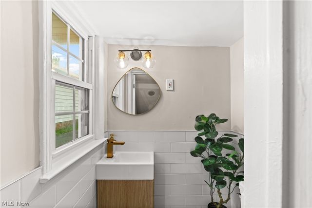 3646 Lindholm Road, Shaker Heights, OH 44120