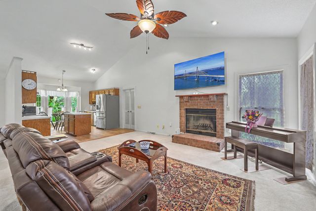 118 King Charles Circle, Summerville, SC 29485