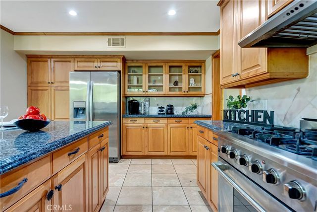 19445 Plummer, Northridge, CA 91324