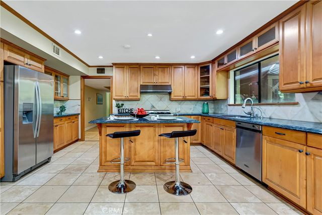 19445 Plummer, Northridge, CA 91324