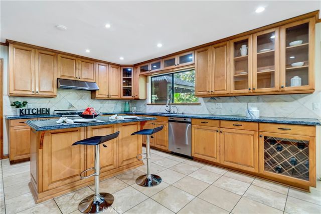 19445 Plummer, Northridge, CA 91324