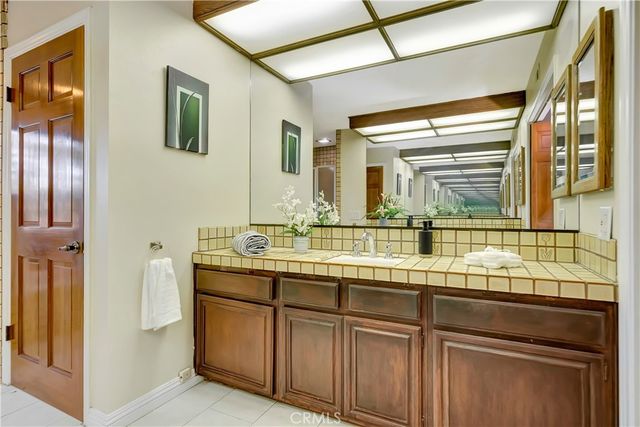 19445 Plummer, Northridge, CA 91324