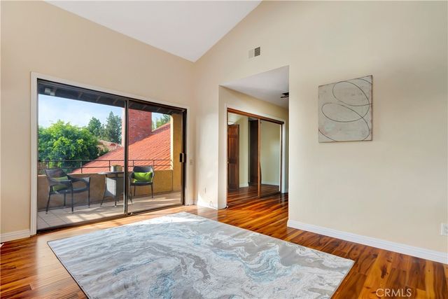 19445 Plummer, Northridge, CA 91324