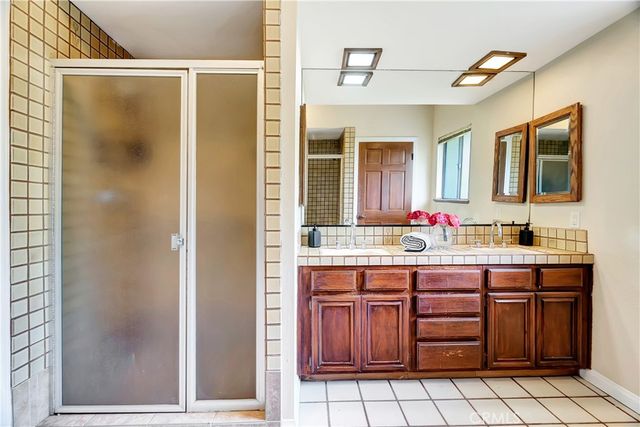 19445 Plummer, Northridge, CA 91324