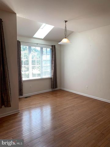 25645 AMERICA SQ, Chantilly, VA 20152